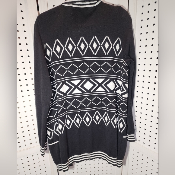 Belldini Large Black/White Cardigan Knit Sweater Geo Design Long Sleeve - Picture 4 of 8